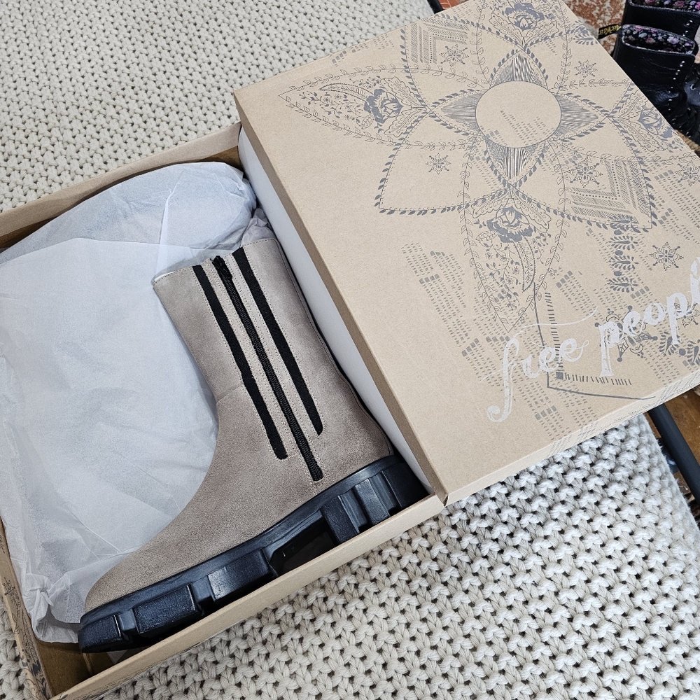 Free People Brooks Lug Chelsea Boots. Size 39 - US 9, NIB - Picture 16 of 16